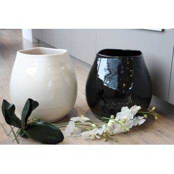 Vase forme goutte rebord asymétrique effet dentelle Maé noir blanc Yin Yang