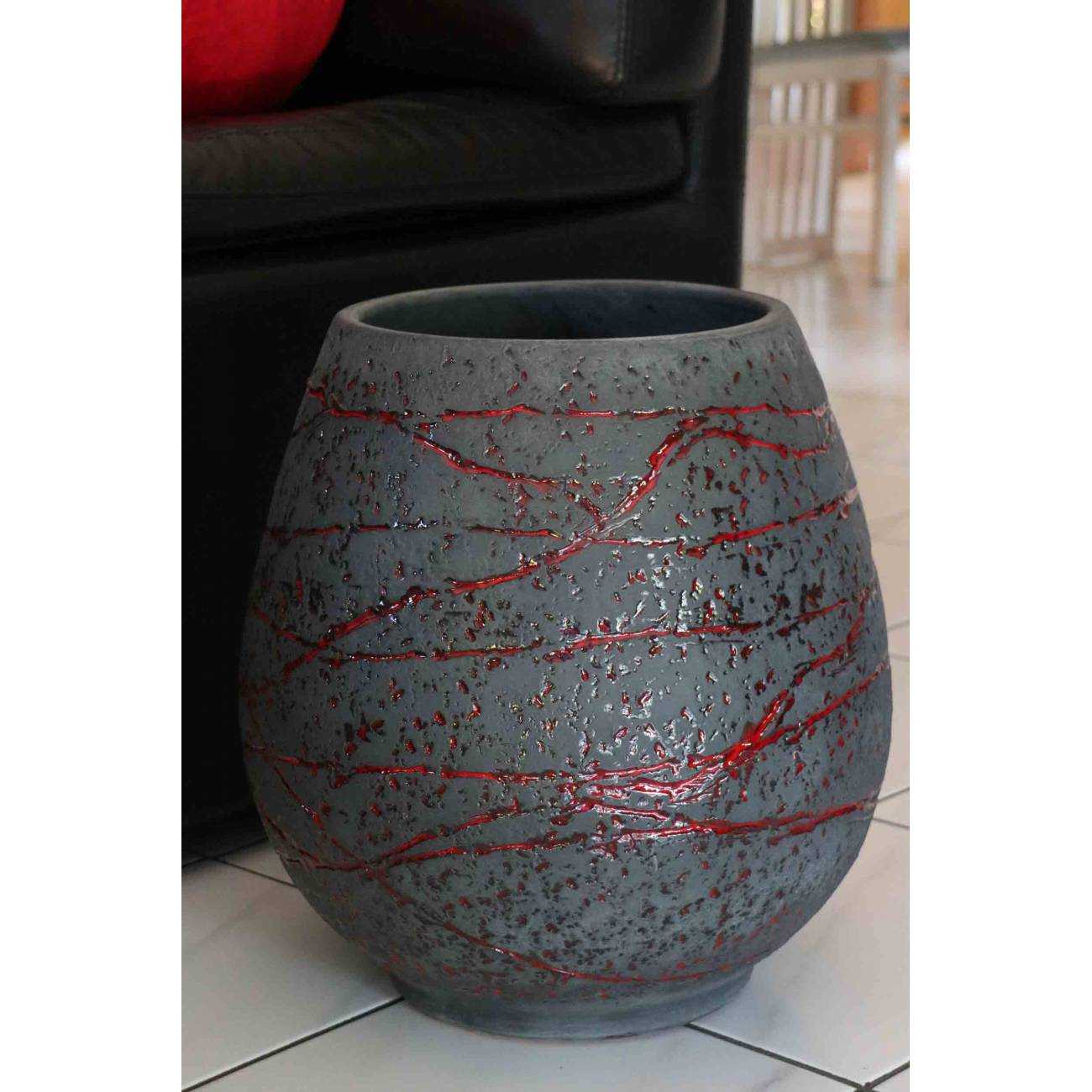Grand pot forme goutte sur pied plateforme Cheyennes Terre de Lave Rouge
