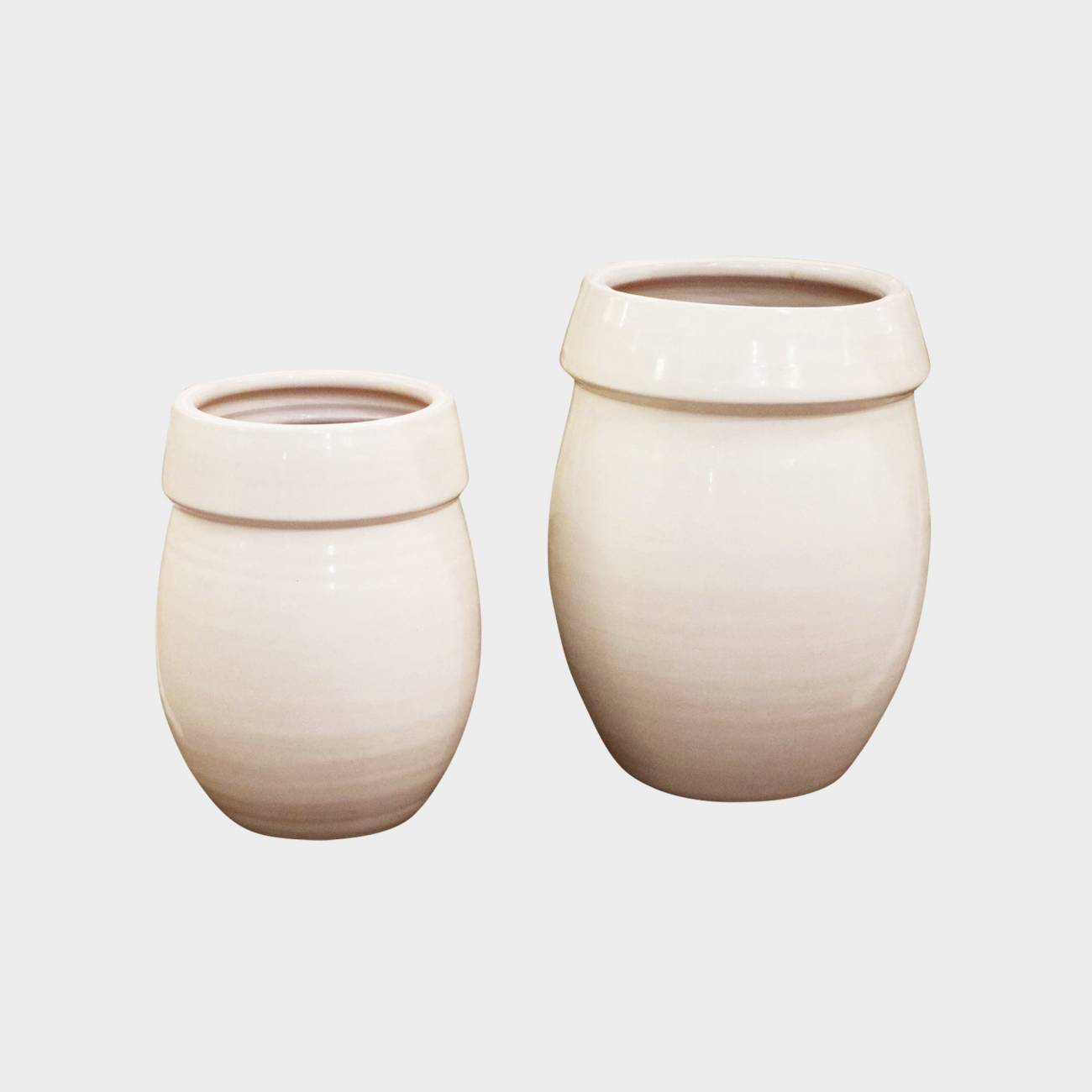 Pot haut ovale avec large bordure en relief Cocon blanc crème Voile de Nacre Pot haut ovale avec large bordure en relief Cocon blanc crème Voile de Nacre
