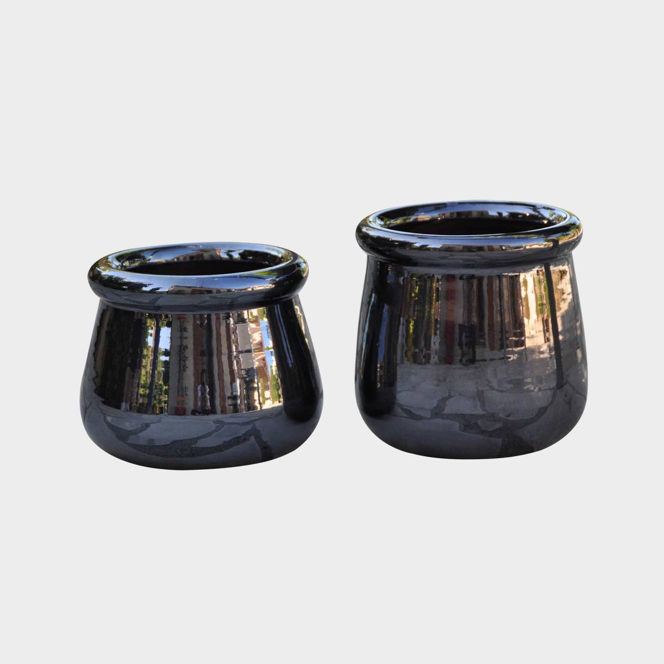 Petit pot fait-main arrondi au large rebord Tendresse gris anthracite Métal Petit pot fait-main arrondi au large rebord Tendresse gris anthracite Métal