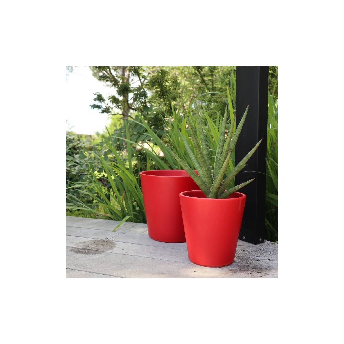 Pot droit en forme de V Odyssée rouge Intrigue