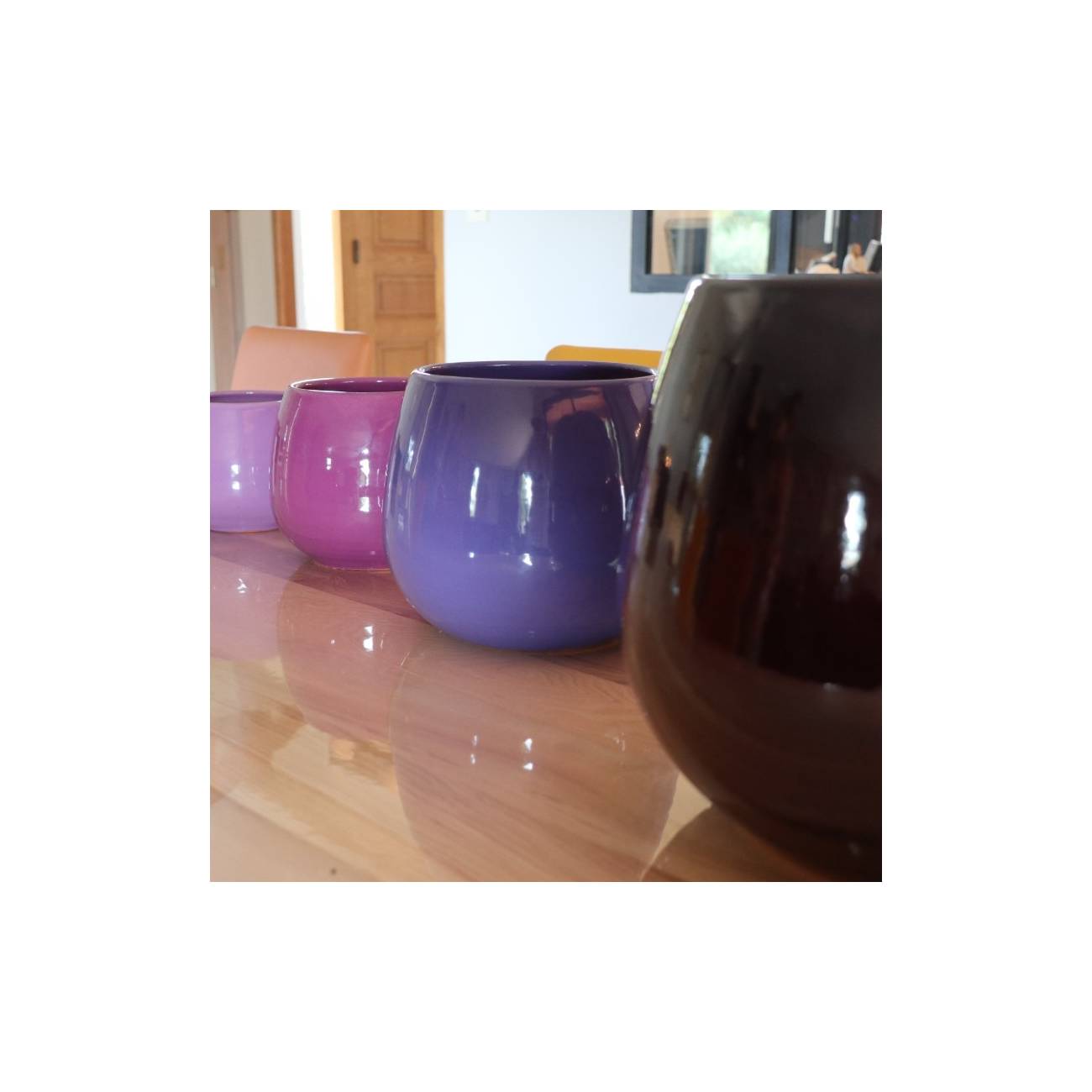 Pot en terre cuite rond et large en forme de U Cancale Ultra Violet