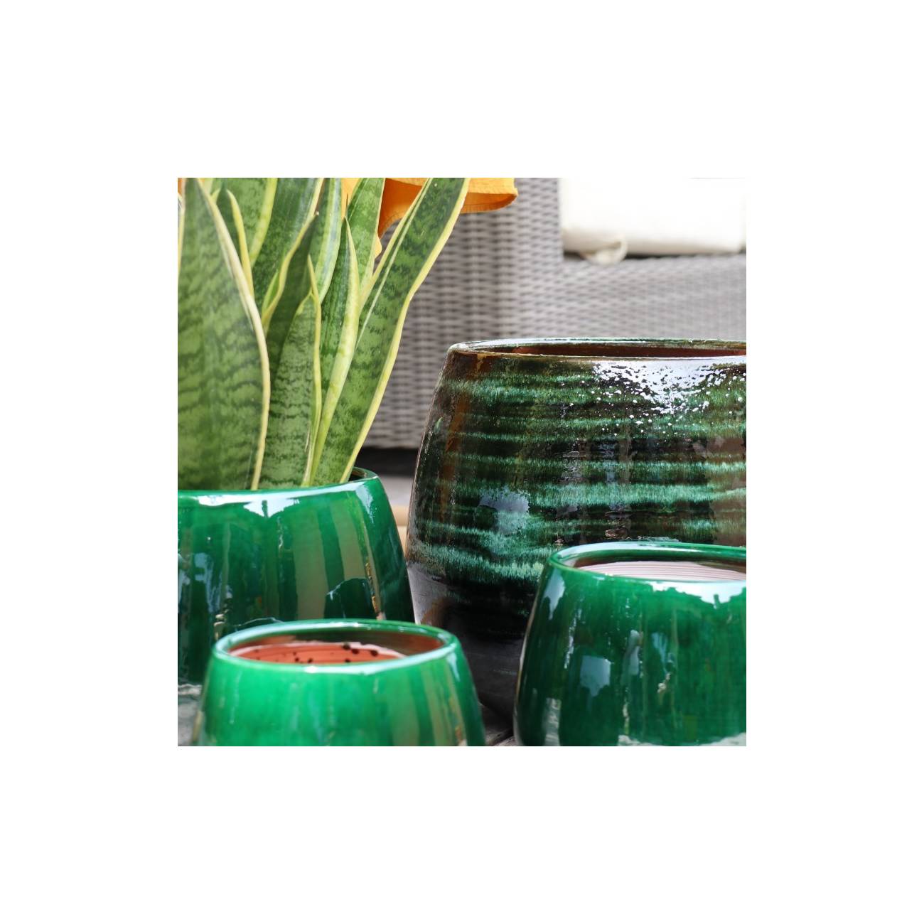 Pot en terre cuite rond et large en forme de U Cancale Vert Jade
