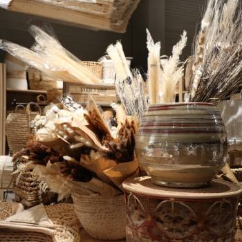 Pot rond large et profond sur plateforme Bahia Crème Noisette