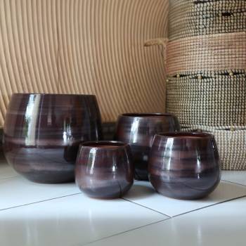 Pot en terre cuite rond et large en forme de U Cancale Châtaigne